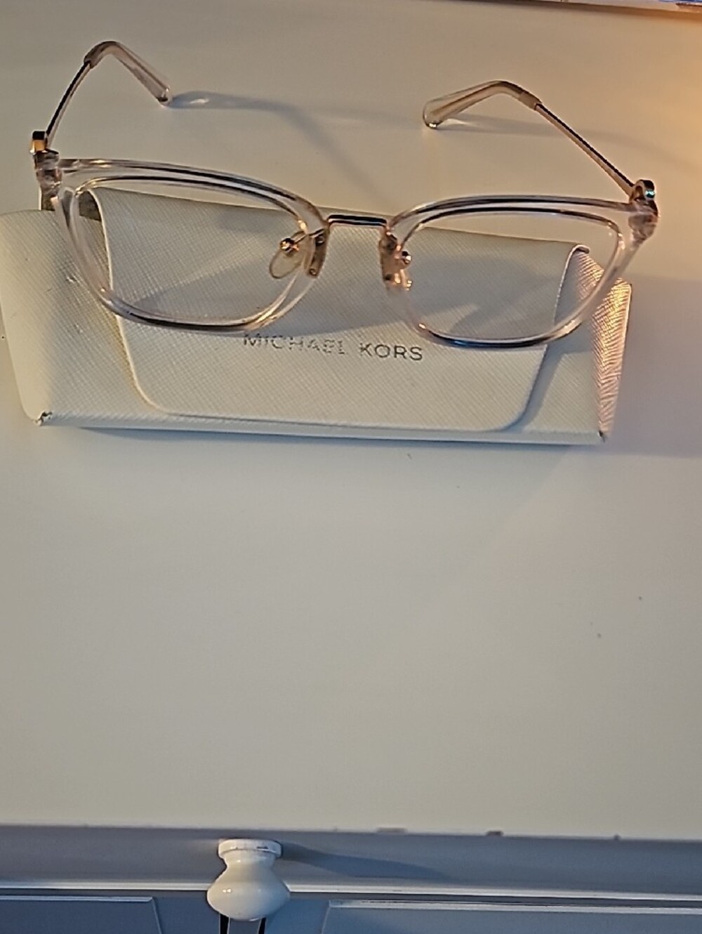 Michael Kors White Textured Glasses Case With Michael Kors Glasses